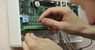 Монтаж аварийных сигнализаций от 3108 руб. в Зеленодольске